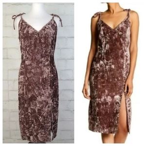 NYTT M Mauve Crushed Velvet Sleeveless Midi Dress